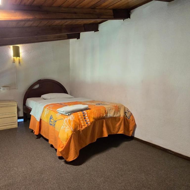 Santa Cruz Backpackers Hostal - Family Room with Private Bathroom - 3