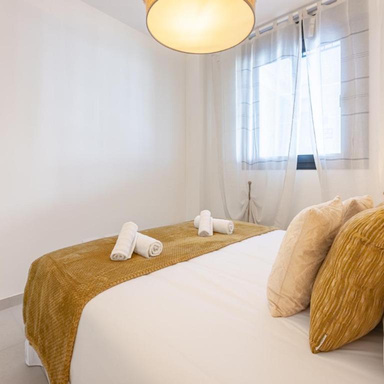 Modern Golf Oasis Mijas Pool, Terrace & Parking - Apartamento - 1