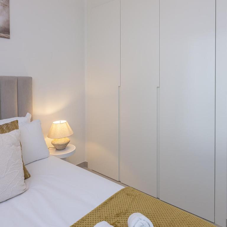 Modern Golf Oasis Mijas Pool, Terrace & Parking - Apartamento - 17