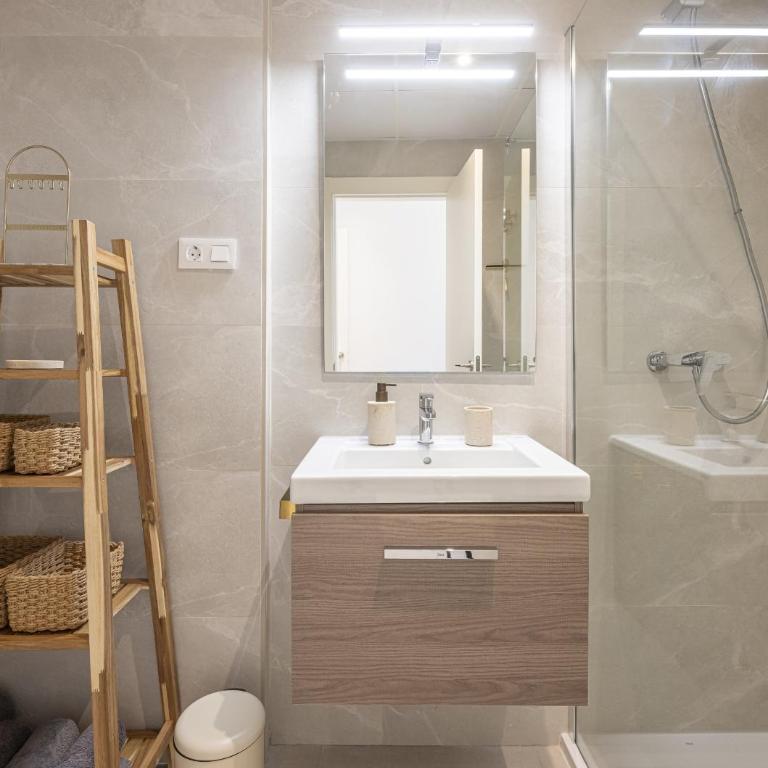 Modern Golf Oasis Mijas Pool, Terrace & Parking - Apartamento - 48