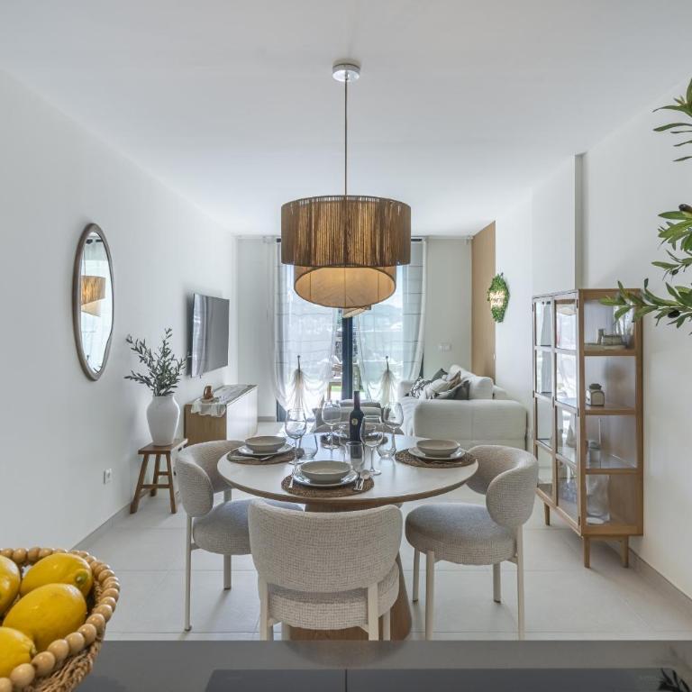 Modern Golf Oasis Mijas Pool, Terrace & Parking - Apartamento - 50