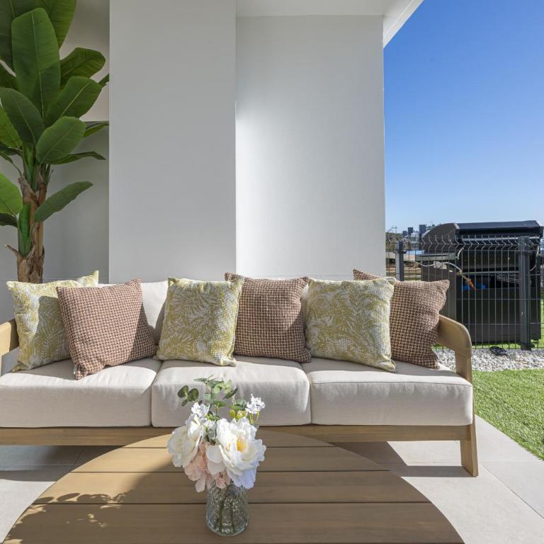 Modern Golf Oasis Mijas Pool, Terrace & Parking - Apartamento - 65