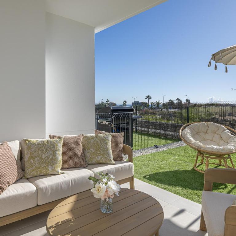 Modern Golf Oasis Mijas Pool, Terrace & Parking - Apartamento - 70