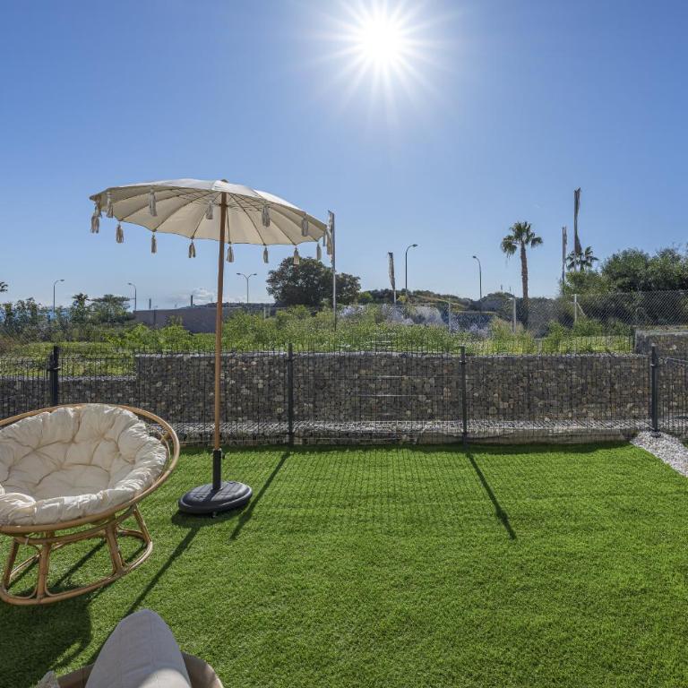 Modern Golf Oasis Mijas Pool, Terrace & Parking - Apartamento - 80
