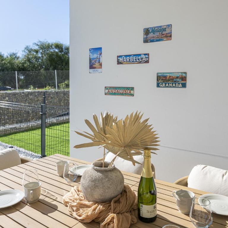 Modern Golf Oasis Mijas Pool, Terrace & Parking - Apartamento - 88