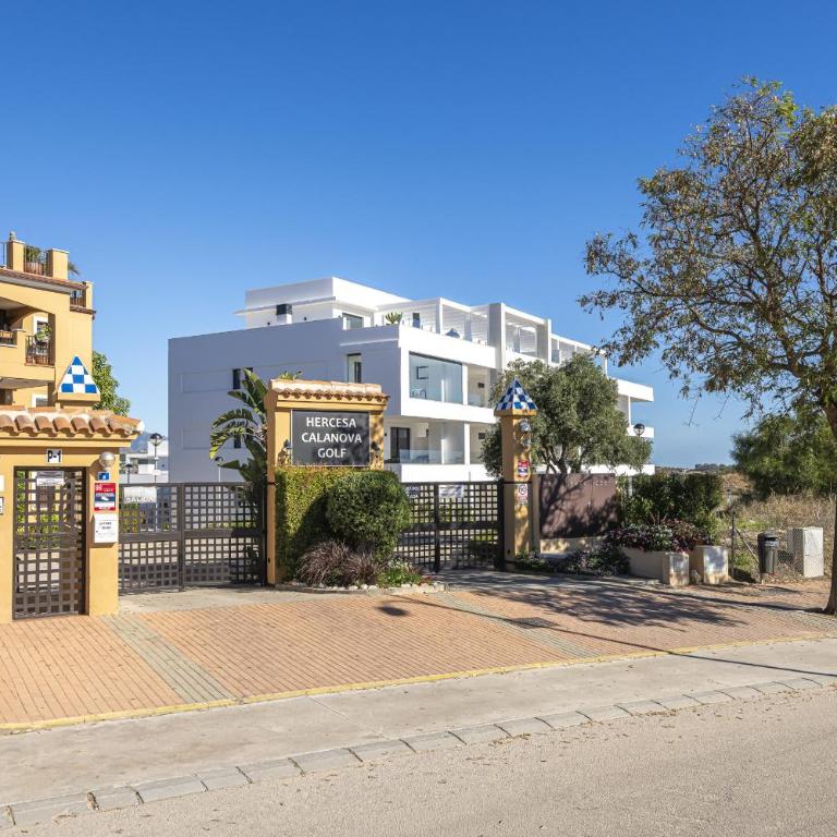 Modern Golf Oasis Mijas Pool, Terrace & Parking - Apartamento - 94