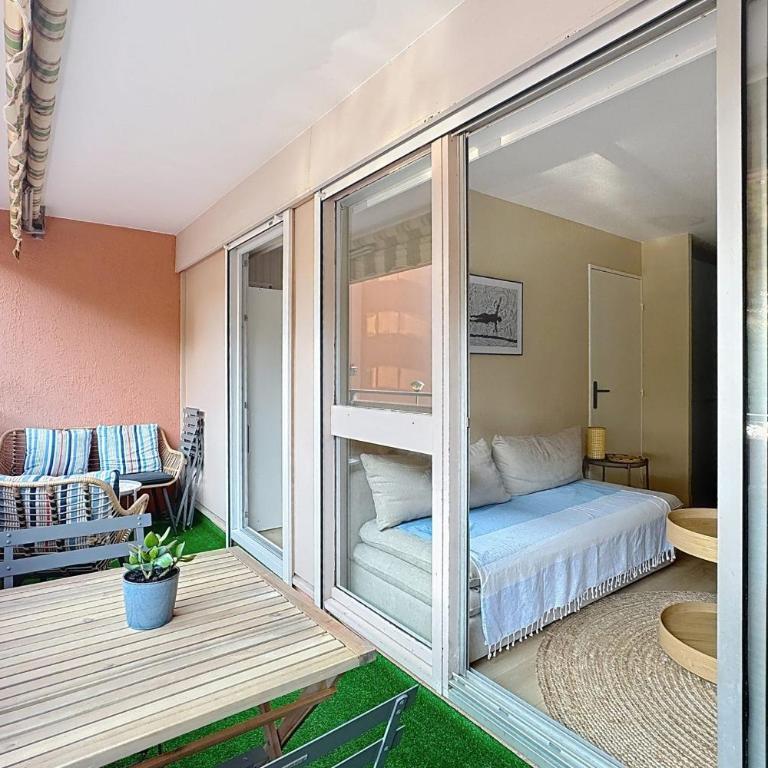 Charming Air-Conditioned Apartment with Terrace & Parking 600 m from the - Apartamento de 1 dormitorio - 4