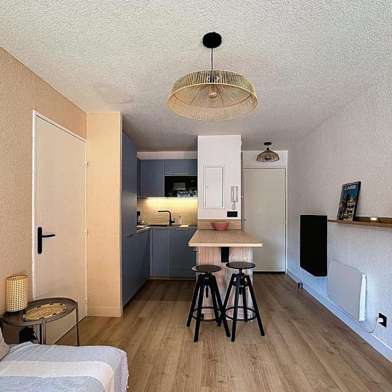 Charming Air-Conditioned Apartment with Terrace & Parking 600 m from the - Apartamento de 1 dormitorio - 5