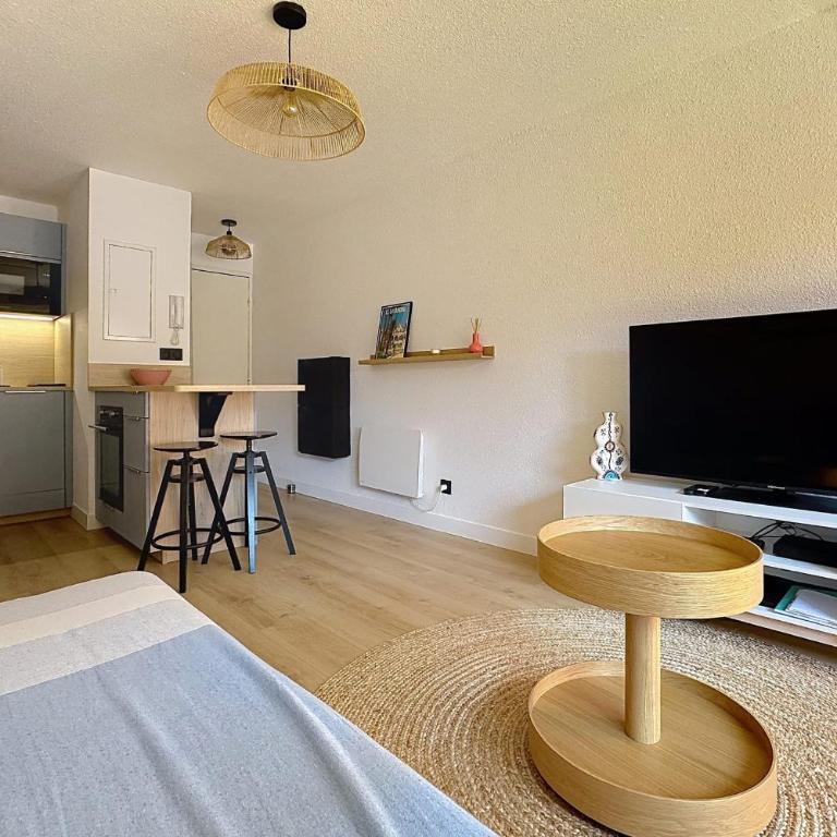 Charming Air-Conditioned Apartment with Terrace & Parking 600 m from the - Apartamento de 1 dormitorio - 6