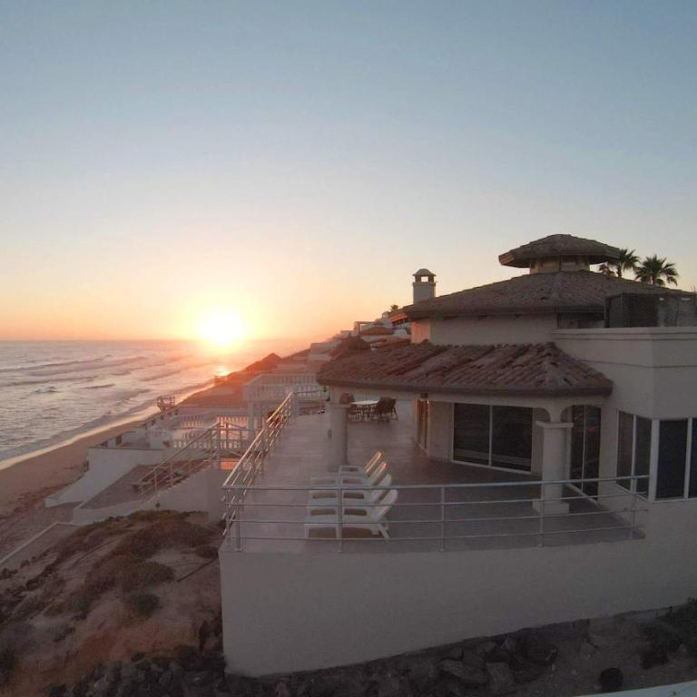 Spacious Family Beachfront Home The Beach House - Vacation Home - 5