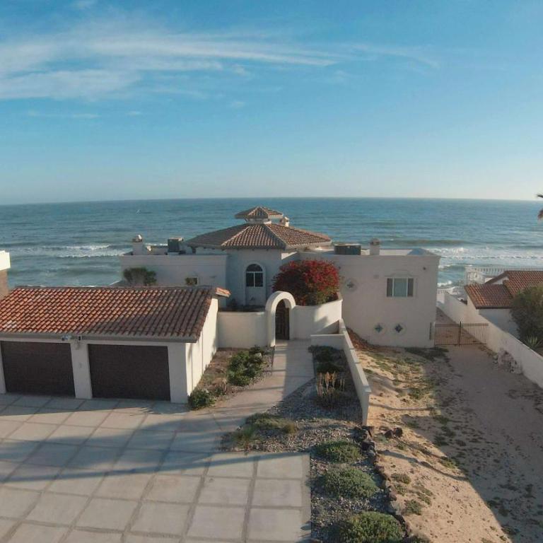 Spacious Family Beachfront Home The Beach House - Vacation Home - 37