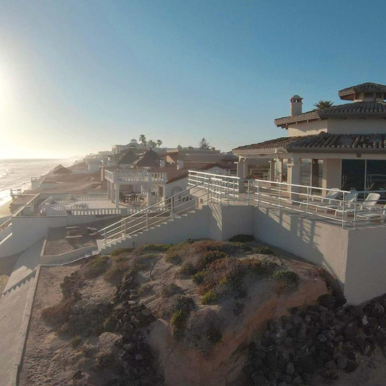 Spacious Family Beachfront Home The Beach House - Vacation Home - 39