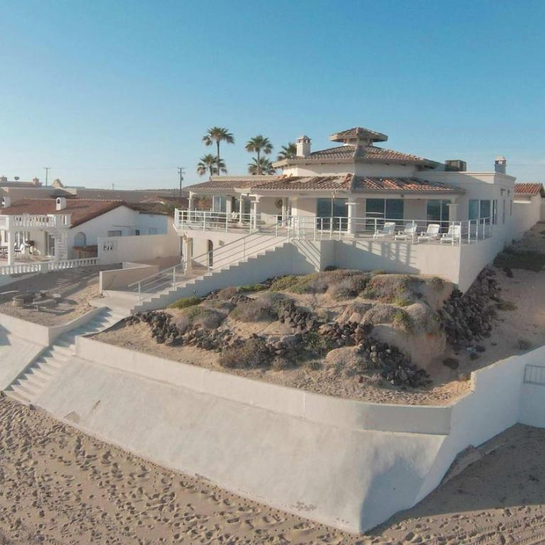 Spacious Family Beachfront Home The Beach House - Vacation Home - 41