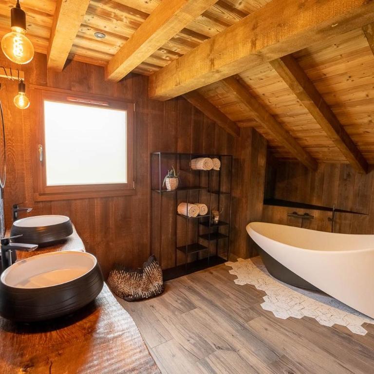 Perle Noire chalet dexception avec jacuzzi et saun - Maison de Vacances - 29