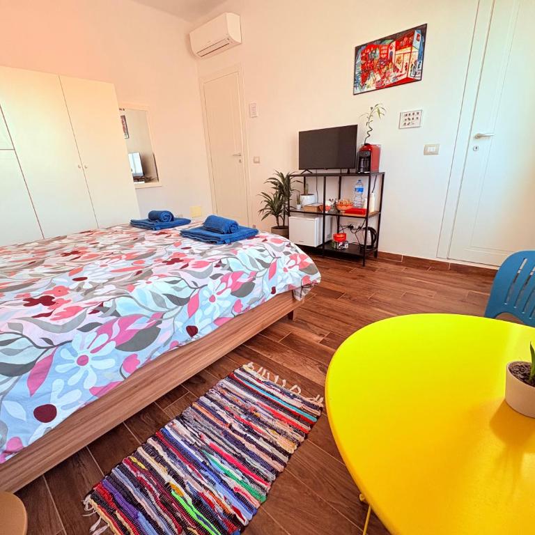 Botanical - Double Room with Private Bathroom - 3
