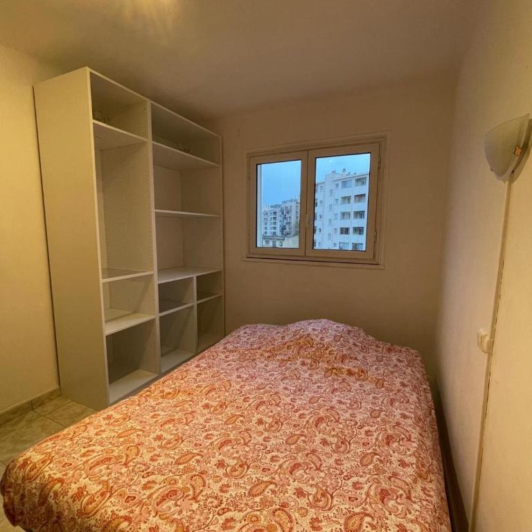 Chambre pour fille uniquement chez habitant - One-Bedroom Apartment - 2