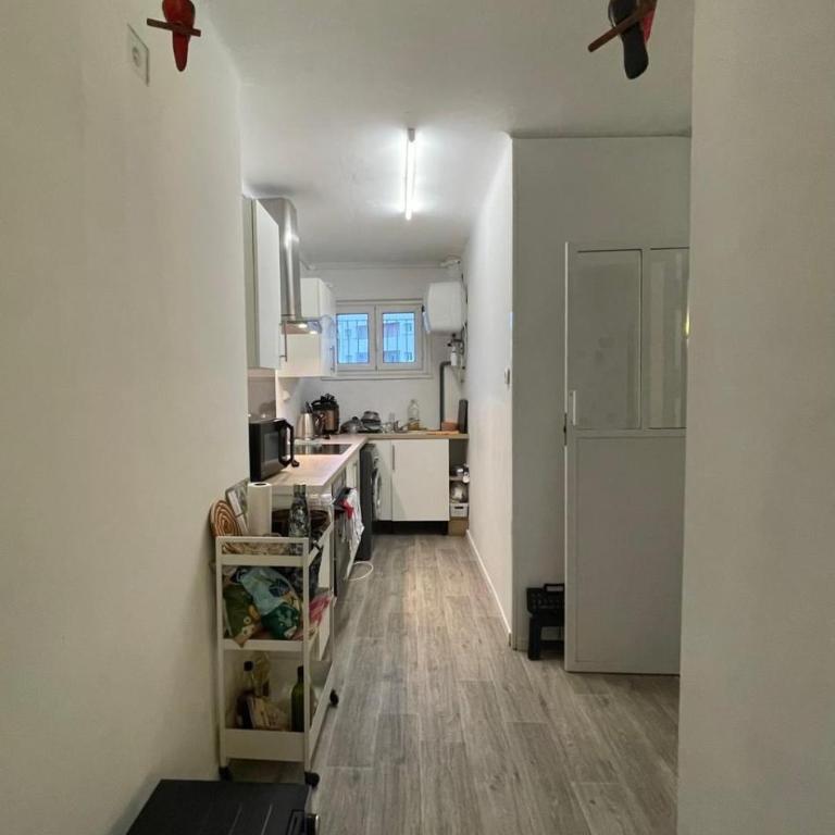 Chambre pour fille uniquement chez habitant - One-Bedroom Apartment - 4