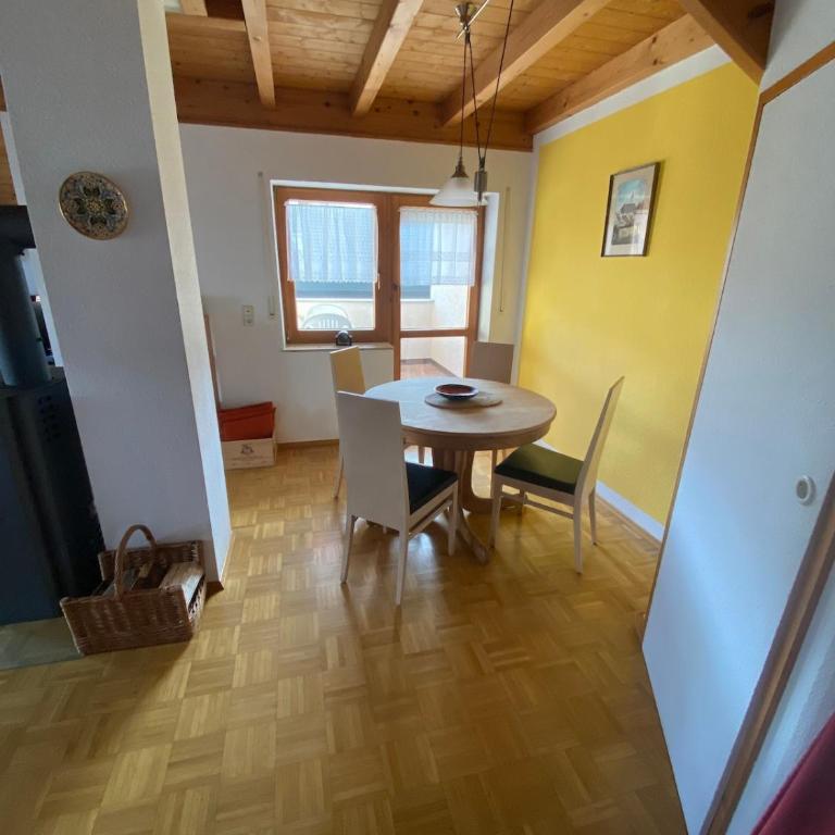 Gemütliche, ruhig gelegene Ferienwohnung - Appartement avec Balcon - 4