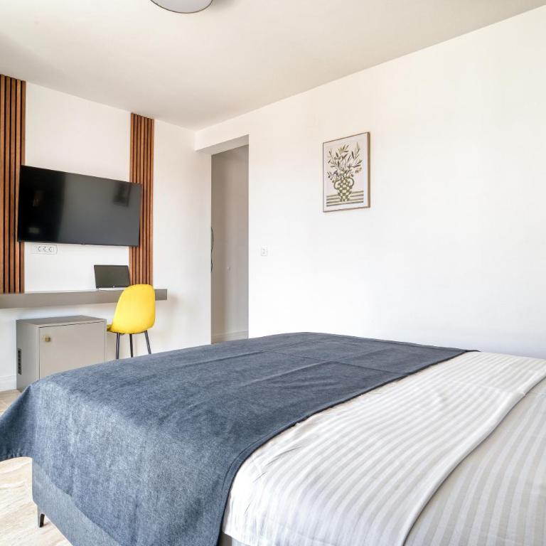 Gama residence - Double Room with Balcony - 14