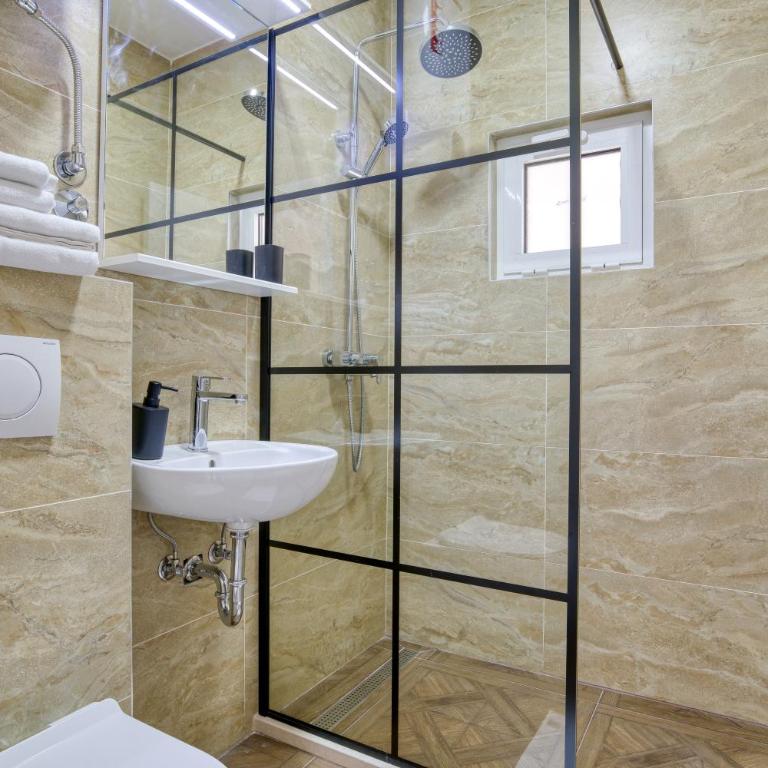 Gama residence - Double Room with Balcony - 16