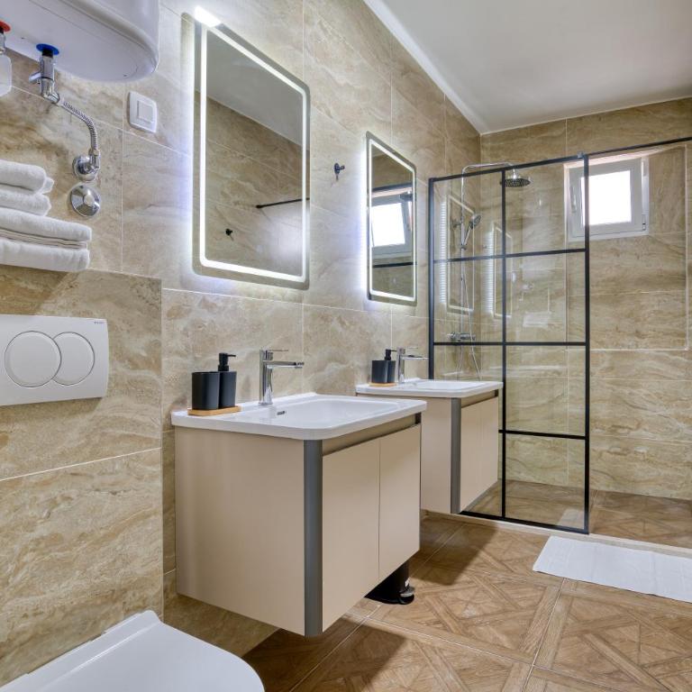 Gama residence - Double Room with Balcony - 7