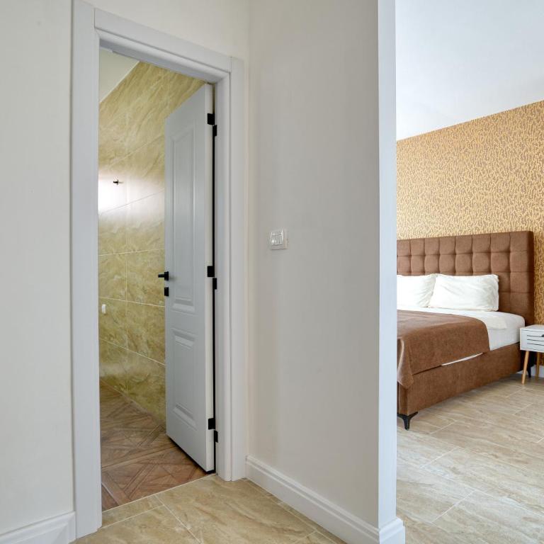 Gama residence - Double Room with Balcony - 10
