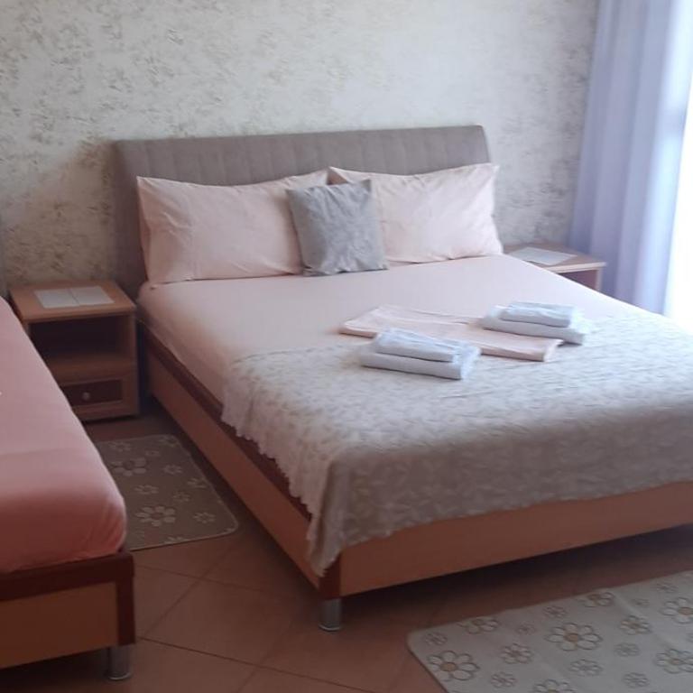 Apartmants Elisa - Dvokrevetna Soba sa Bračnim Krevetom/Zasebnim Krevetima i Balkonom - 1