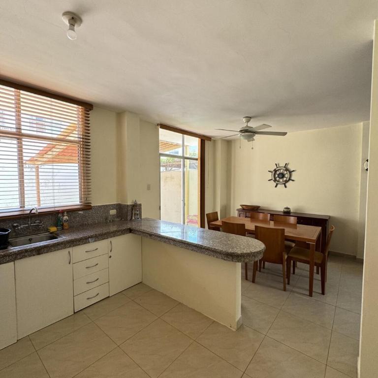 Hermosa Casa en Playas con salida privada al mar - Three-Bedroom House - 4