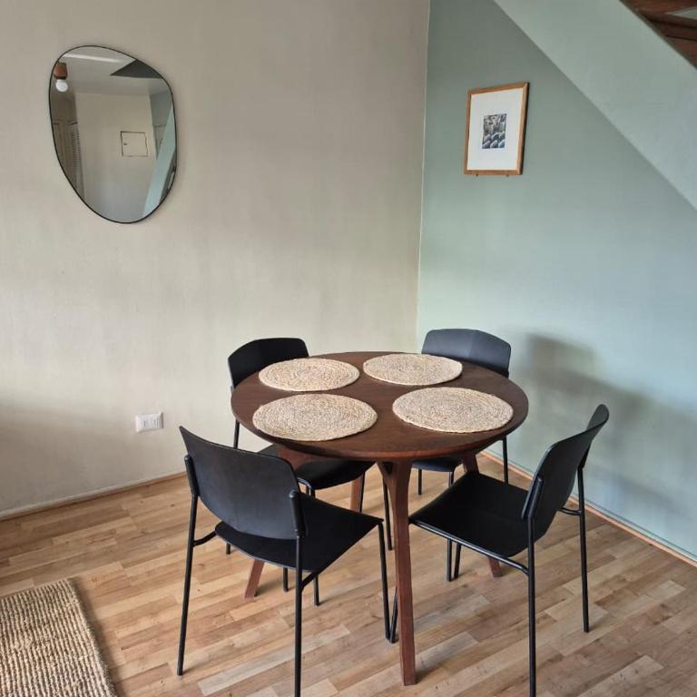 Tranquilo Dúplex para grupos - Three-Bedroom Apartment - 2