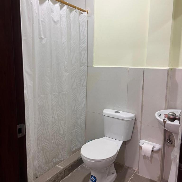 Hostal Cuenca Estévez y Pio Bravo - Habitación Doble con baño privado - 6