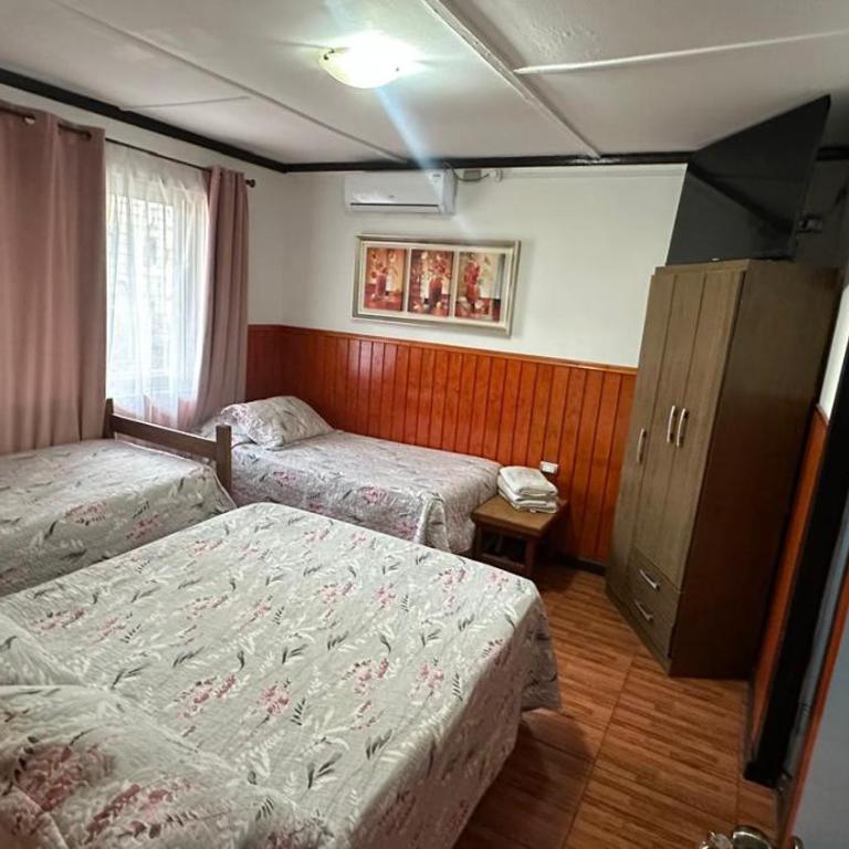Residencial Las Palmeras - Quadruple Room with Private Bathroom - 2