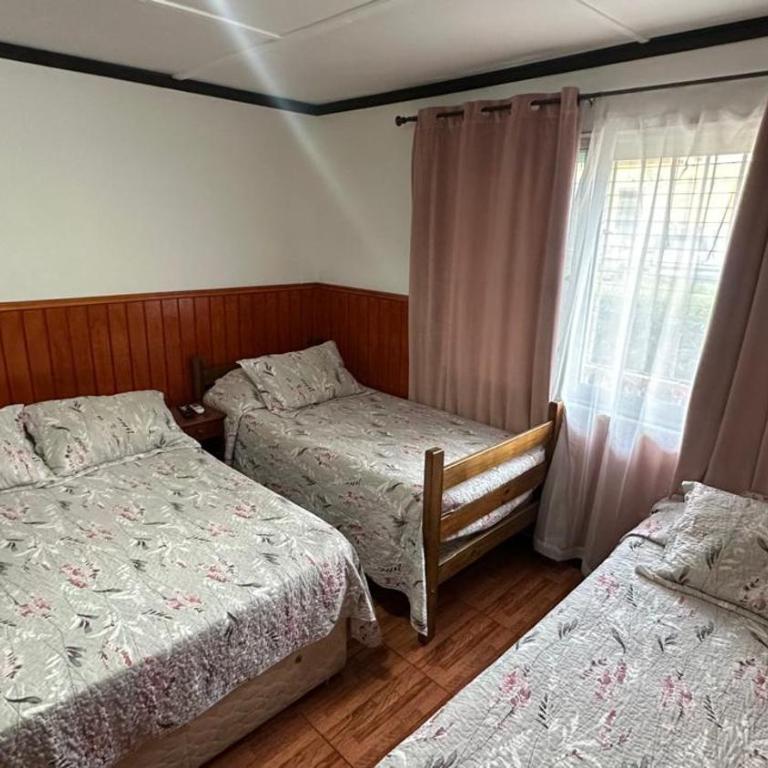 Residencial Las Palmeras - Quadruple Room with Private Bathroom - 1