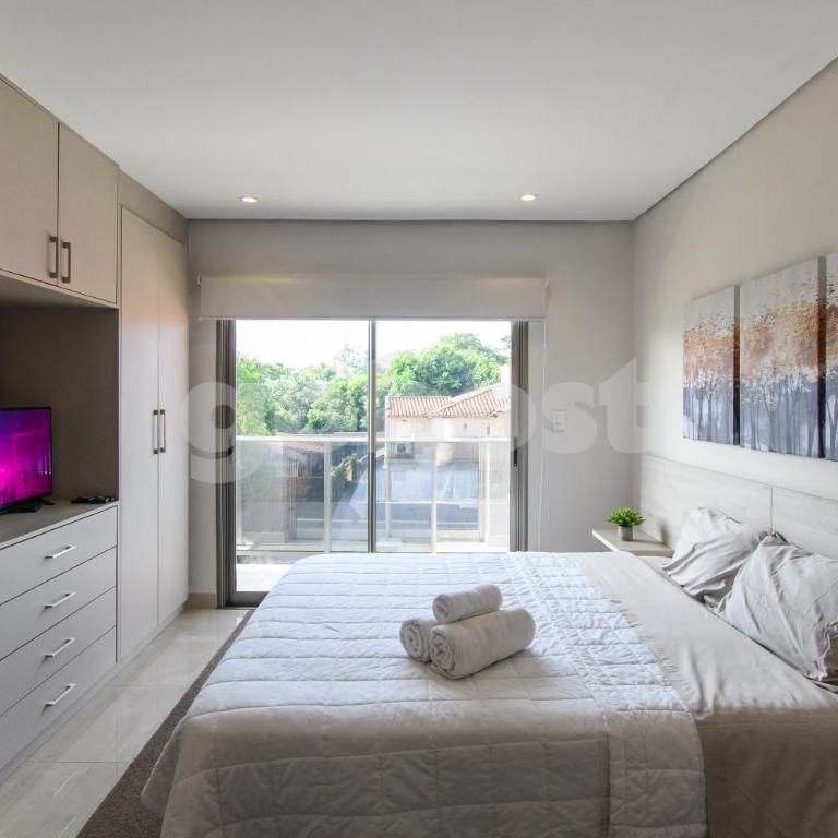 Brand new and cozy loft minutes from the Airport - Apartment - 4