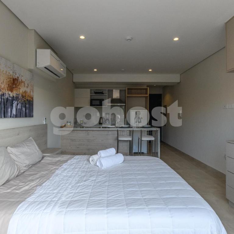 Brand new and cozy loft minutes from the Airport - Apartment - 2