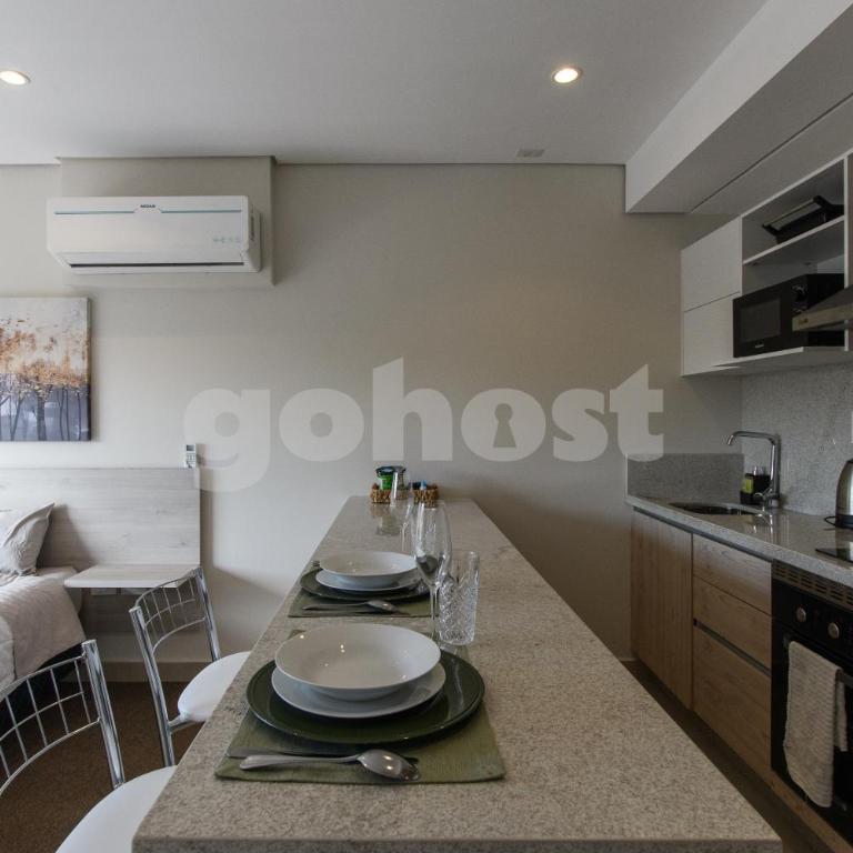 Brand new and cozy loft minutes from the Airport - Apartment - 7