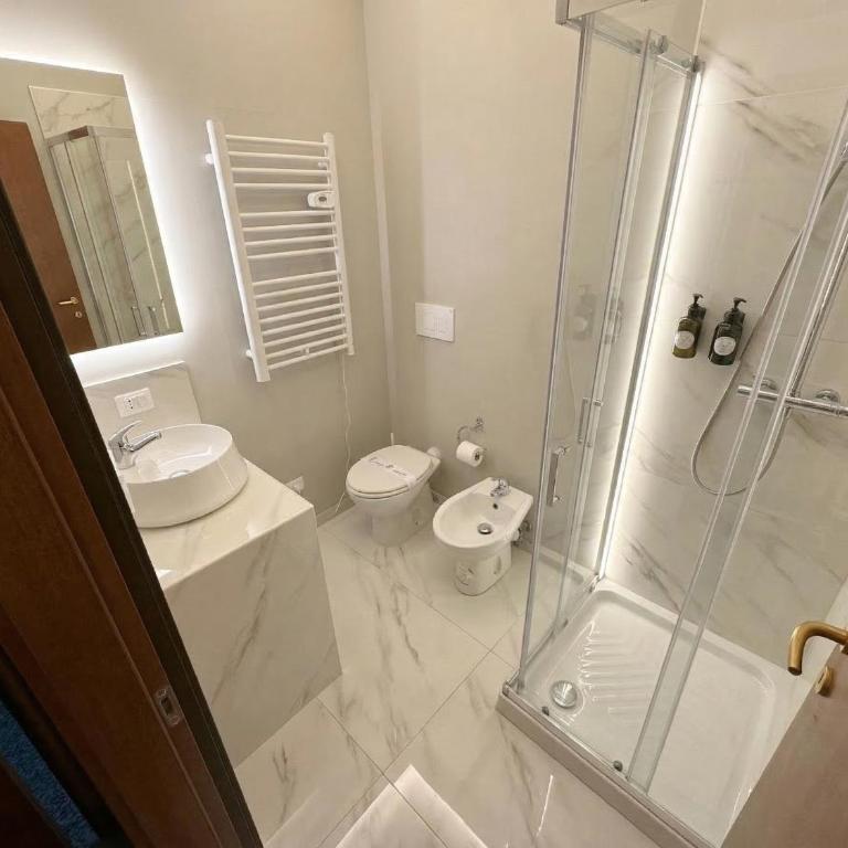 Vitti's Home Verona - Triple Room with Private Bathroom - 8