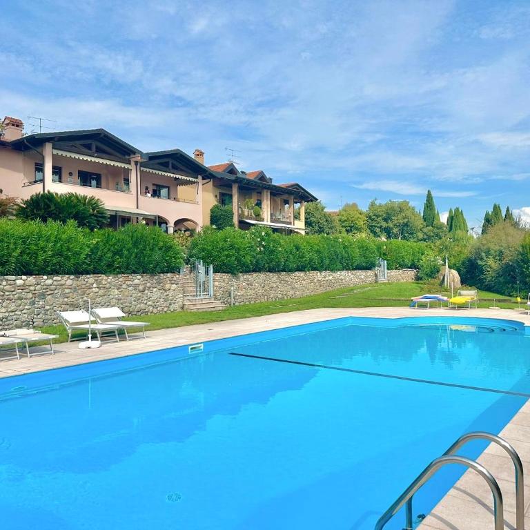 Sunshine Luxury Apartment - spacious house - Lake View - Pool - Two-Bedroom Apartment - 4