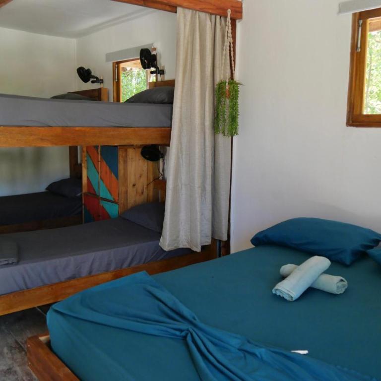 Santa Lova Eco-hostel Isla Tintipan - Family Room with Side Sea View - 1