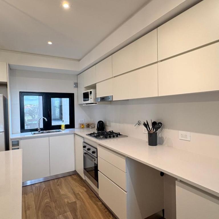 3 DORMITORIOS Con COCHERA ZONA CHAUVIN - NO apto jovenes solos - Three-Bedroom Apartment - 9