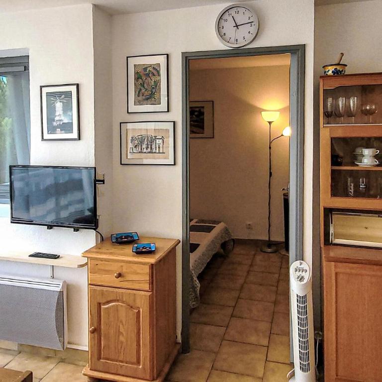 Amazing Apartment In Le Grau Du Roi With Wifi - Two-Bedroom Apartment - 4
