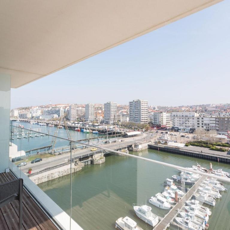 Relaxing Riverfront Apartment for 6 - Appartement 2 Chambres - 7