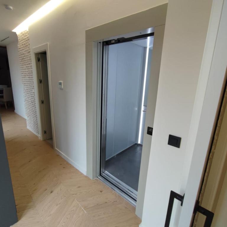 Homey Seville Brand New Arfe II Apartment Near Cathedral 8 people - Apartamento de 3 dormitorios - 21