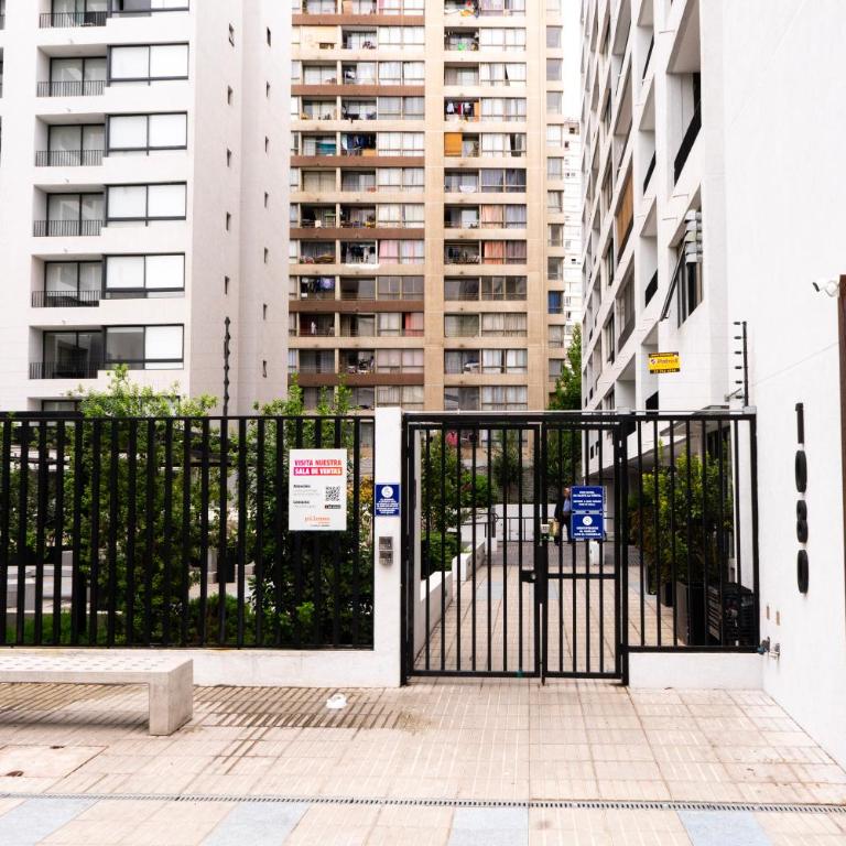 Frente a Hospital U de Chile - One-Bedroom Apartment - 16