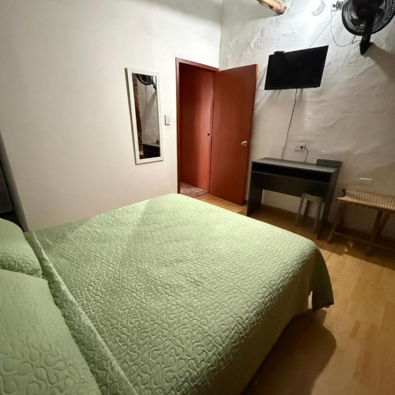 Hostal Casablanca - Habitación Doble con baño privado - 2
