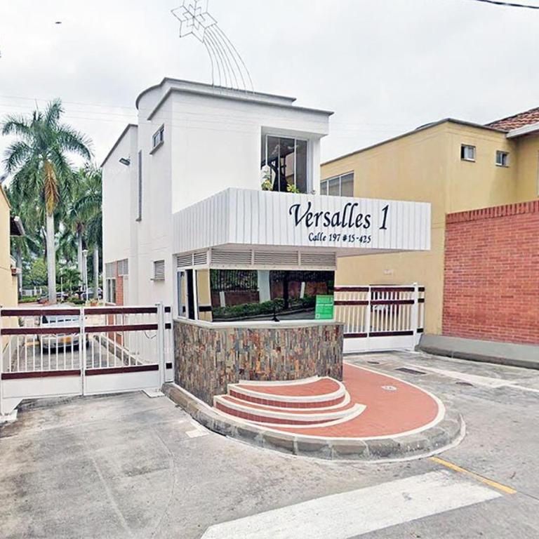Cozy house with pool and club-style balcony - Casa de 3 dormitorios - 2