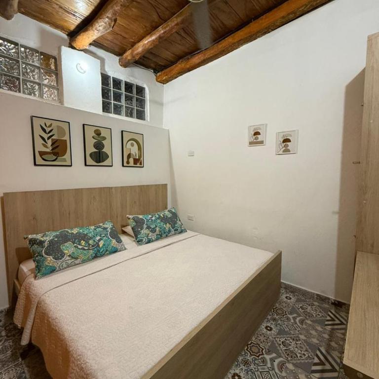 Hostal Casablanca - Habitación Doble con baño privado - 4