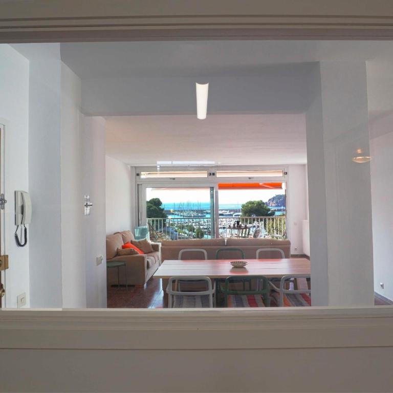 Amplio apartamento de 4 habitaciones en primera línea para 6 personas en Sant Feliu de Guíxols, con Wi-Fi - ES-298-50 - Apartamento - 4
