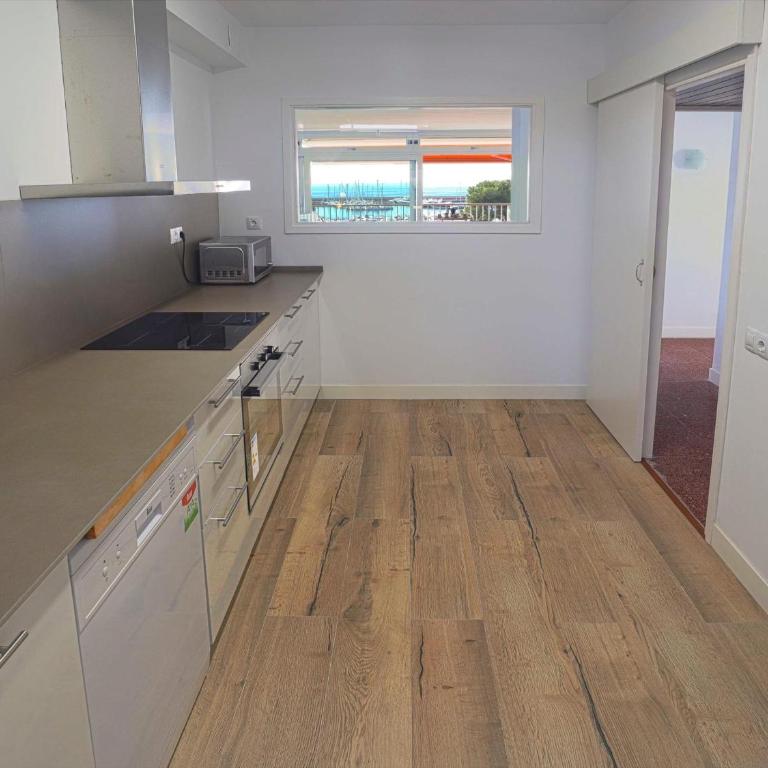 Amplio apartamento de 4 habitaciones en primera línea para 6 personas en Sant Feliu de Guíxols, con Wi-Fi - ES-298-50 - Apartamento - 6