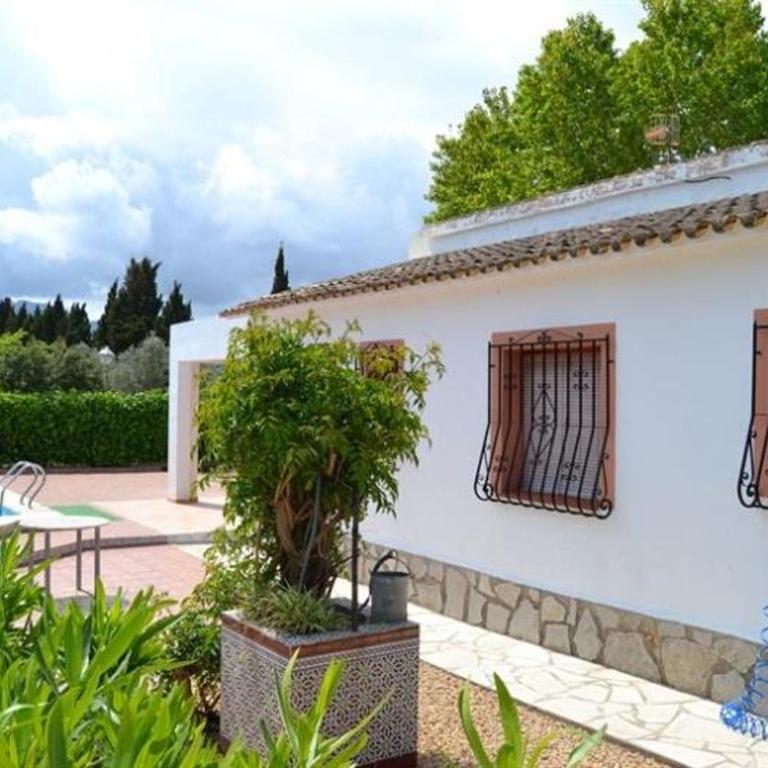 Villa espaciosa con piscina privada y Wi-Fi en Oliva - ES-373-41 - Villa - 2