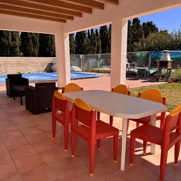 Villa espaciosa con piscina privada y Wi-Fi en Oliva - ES-373-41 - Villa - 3